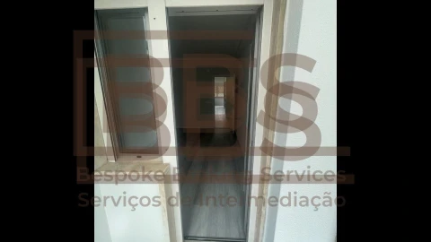 Apartamento T2 para Venda em Oeiras e São Julião da Barra, Paço de Arcos e Caxias