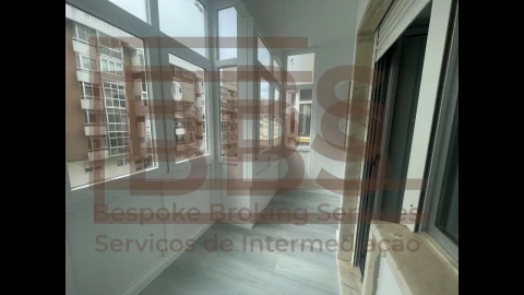 Apartamento T2 para Venda em Oeiras e São Julião da Barra, Paço de Arcos e Caxias