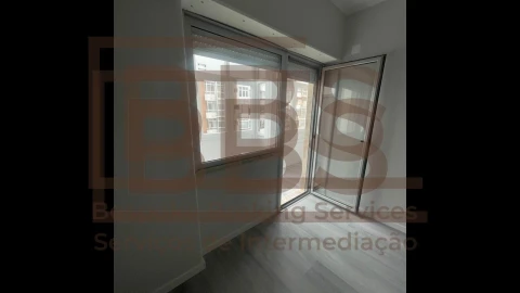 Apartamento T2 para Venda em Oeiras e São Julião da Barra, Paço de Arcos e Caxias