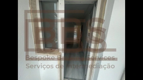 Apartamento T2 para Venda em Oeiras e São Julião da Barra, Paço de Arcos e Caxias