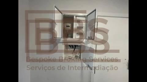 Apartamento T2 para Venda em Oeiras e São Julião da Barra, Paço de Arcos e Caxias