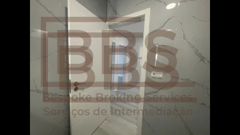Apartamento T2 para Venda em Oeiras e São Julião da Barra, Paço de Arcos e Caxias