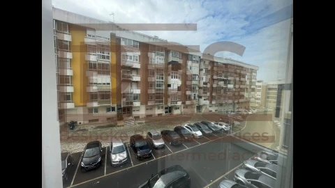 Apartamento T2 para Venda em Oeiras e São Julião da Barra, Paço de Arcos e Caxias