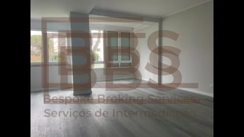 Apartamento T2 para Venda em Oeiras e São Julião da Barra, Paço de Arcos e Caxias