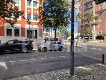 Loja para Arrendamento em Carnide