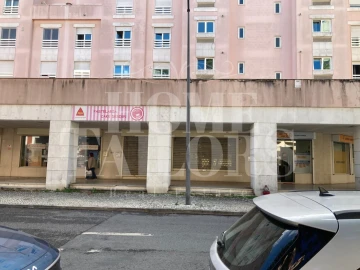 Loja para Arrendamento em Carnide