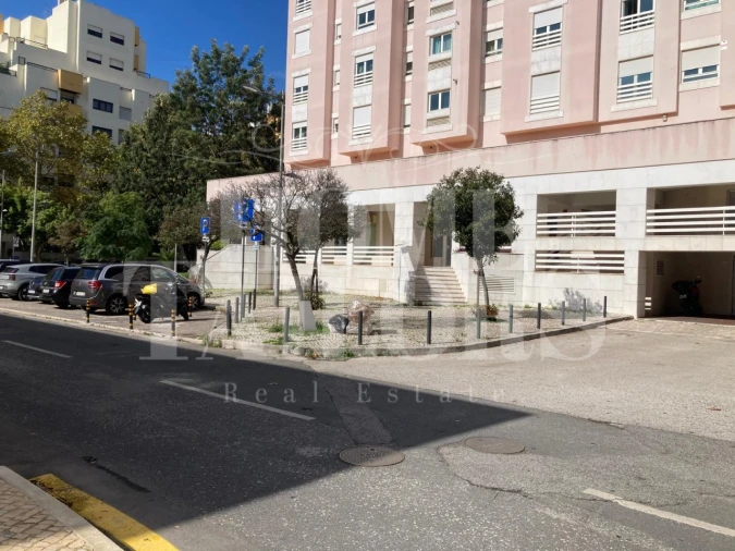Loja para Arrendamento em Carnide Foto 16