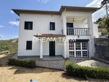 Quinta T5 para Venda em Santa Marinha e São Martinho