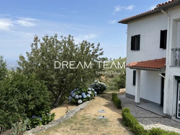 Quinta T5 para Venda em Santa Marinha e São Martinho