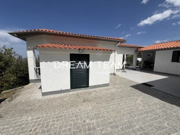 Quinta T5 para Venda em Santa Marinha e São Martinho