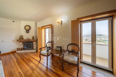 Apartamento T4 para Venda em Selho (São Cristovão)