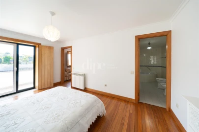 Apartamento T4 para Venda em Selho (São Cristovão)