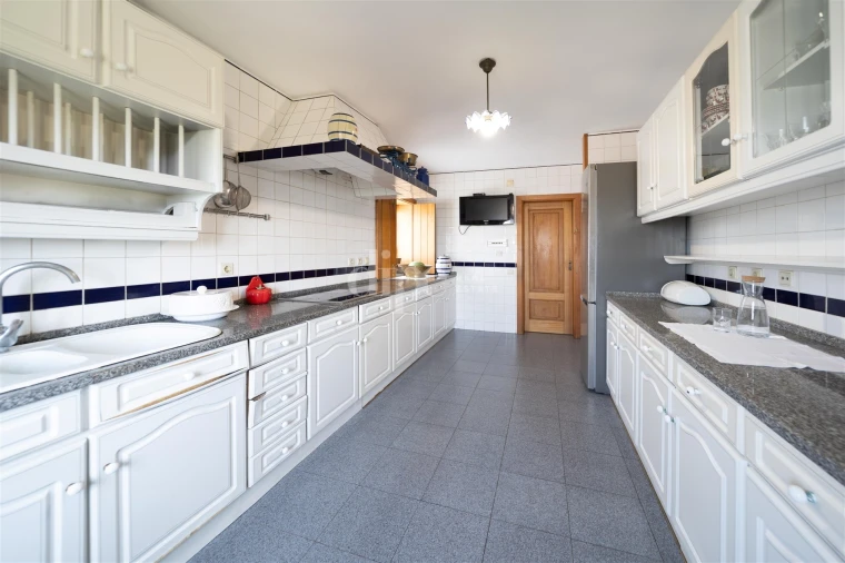 Apartamento T4 para Venda em Selho (São Cristovão) Foto 12