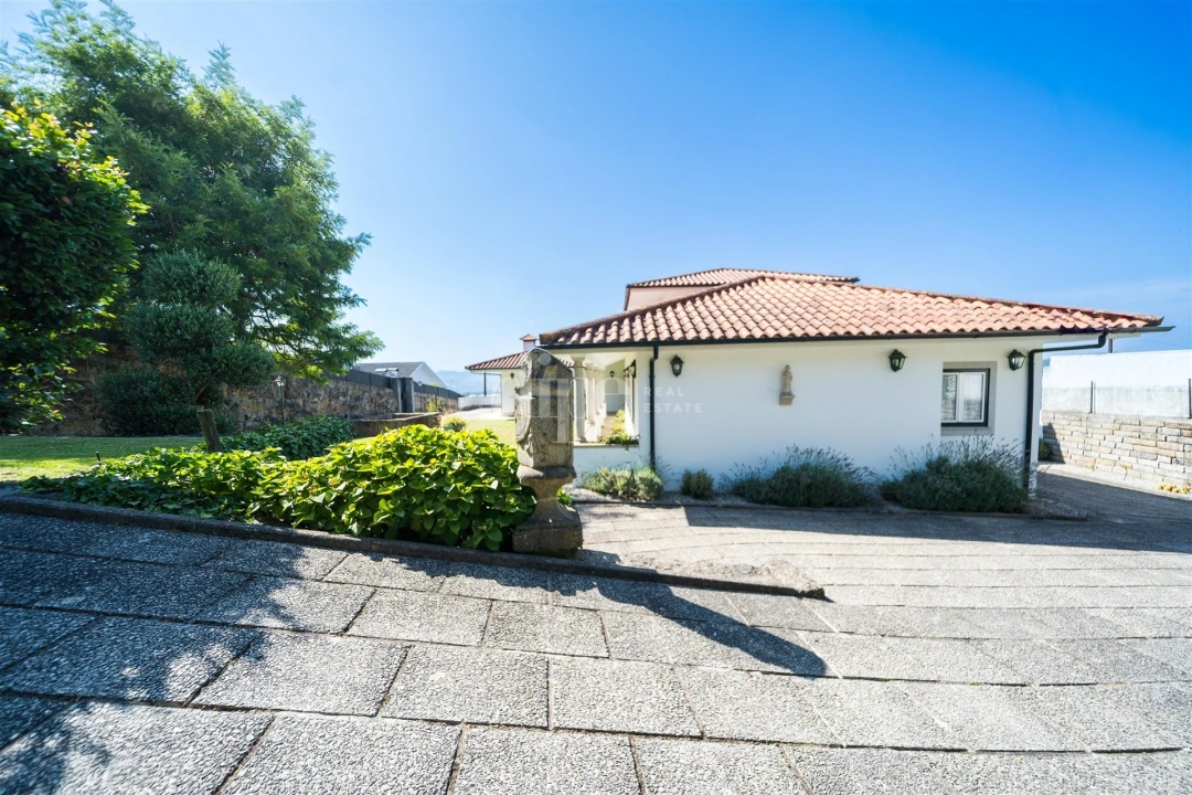 Apartamento T4 para Venda em Selho (São Cristovão) Foto 29