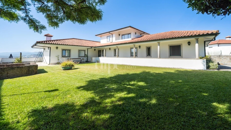 Moradia T4 para Venda em Selho (São Cristovão)