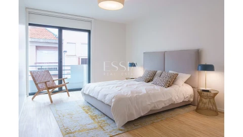 Apartamento T2 para Arrendamento em Cedofeita, Santo Ildefonso, Sé, Miragaia, São Nicolau e Vitória