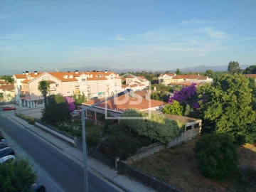 Apartamento T3 para Venda em Currelos, Papízios e Sobral