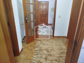 Apartamento T3 para Venda em Currelos, Papízios e Sobral