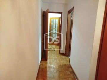 Apartamento T3 para Venda em Currelos, Papízios e Sobral