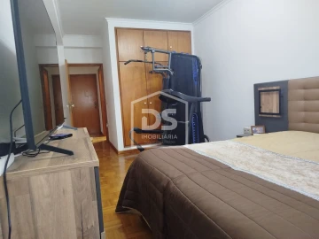 Apartamento T3 para Venda em Currelos, Papízios e Sobral