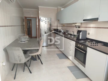 Apartamento T3 para Venda em Currelos, Papízios e Sobral