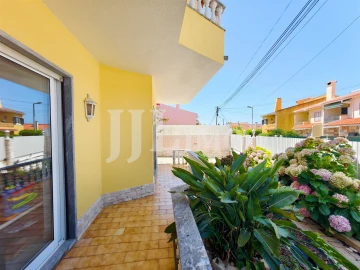 Moradia T4 para Venda em Alcabideche