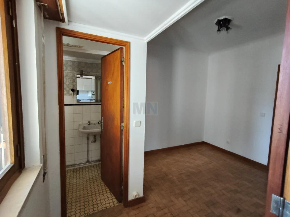 Apartamento T4 para Venda em Santo Antonio dos Olivais Foto 13