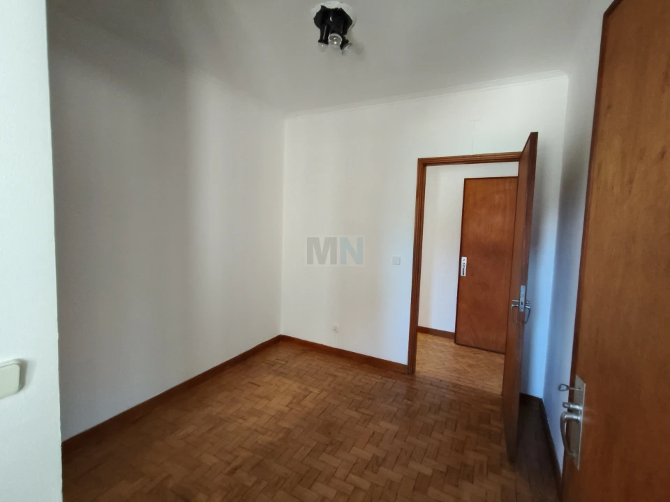 Apartamento T4 para Venda em Santo Antonio dos Olivais Foto 15