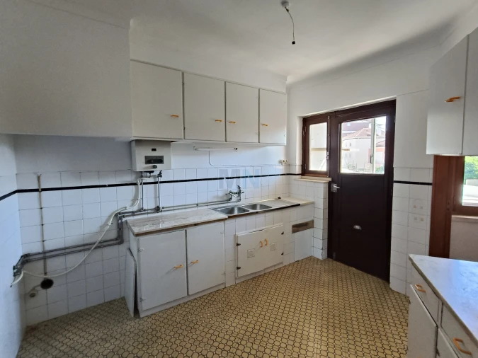 Apartamento T4 para Venda em Santo Antonio dos Olivais Foto 12
