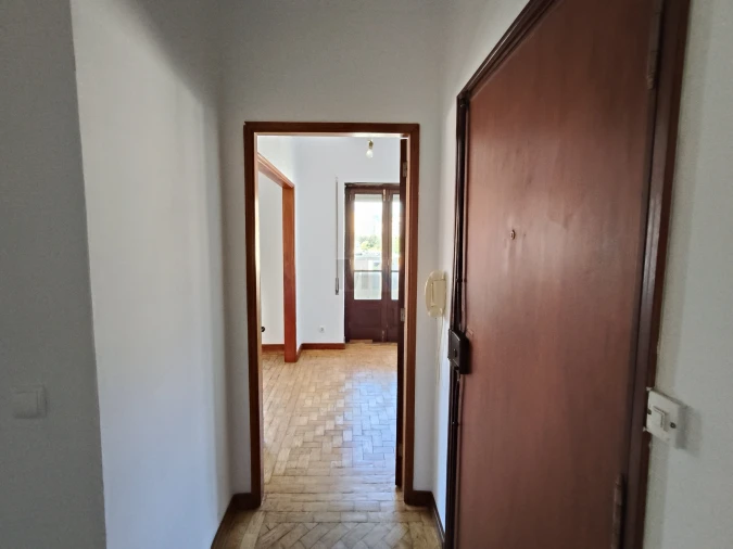 Apartamento T4 para Venda em Santo Antonio dos Olivais Foto 3