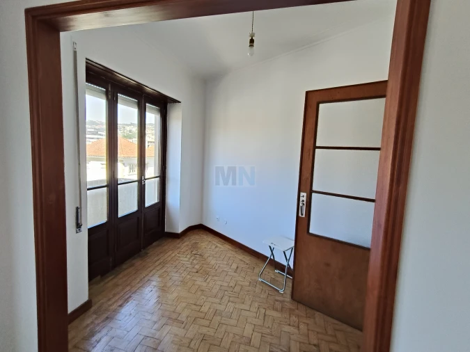 Apartamento T4 para Venda em Santo Antonio dos Olivais Foto 8