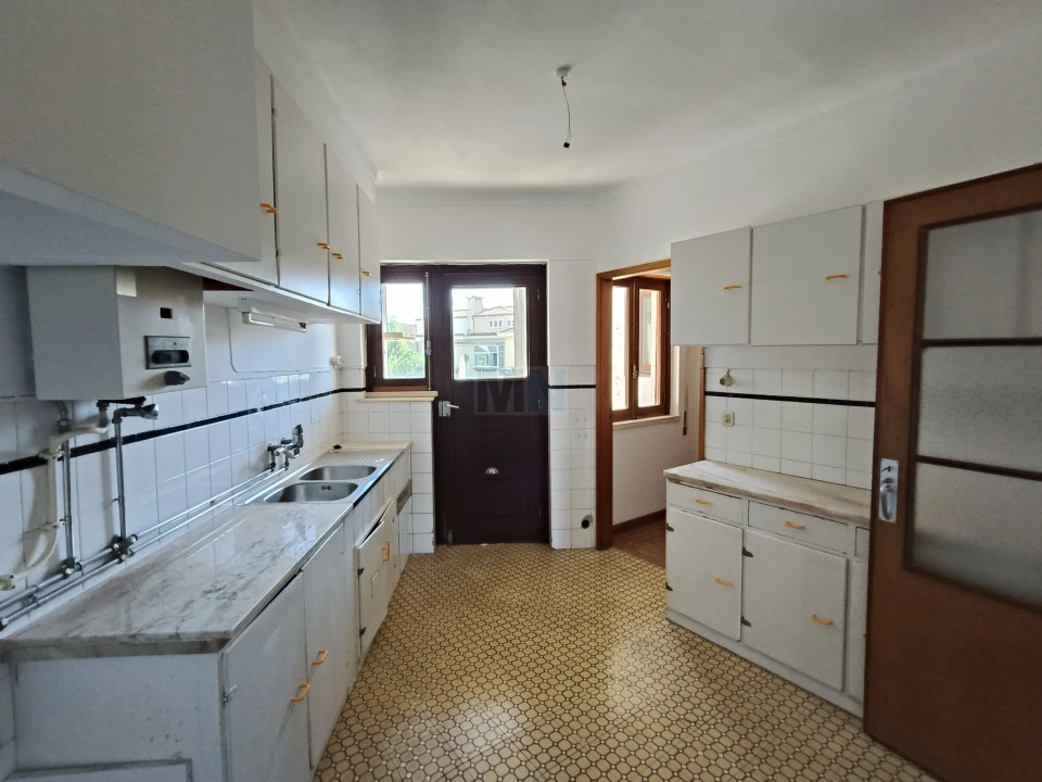 Apartamento T4 para Venda em Santo Antonio dos Olivais Foto 1