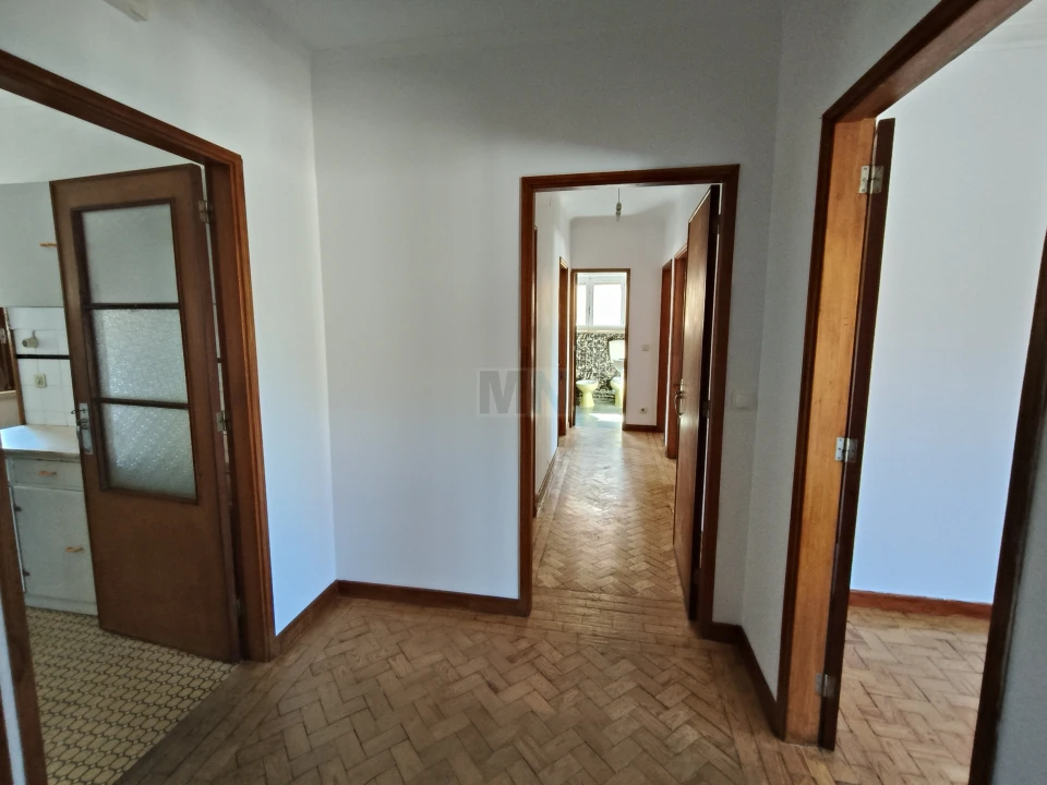 Apartamento T4 para Venda em Santo Antonio dos Olivais Foto 5