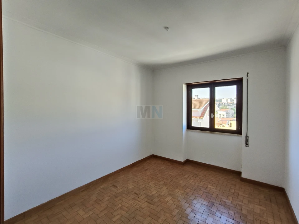 Apartamento T4 para Venda em Santo Antonio dos Olivais Foto 19
