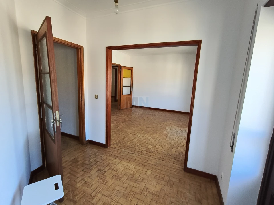 Apartamento T4 para Venda em Santo Antonio dos Olivais Foto 9