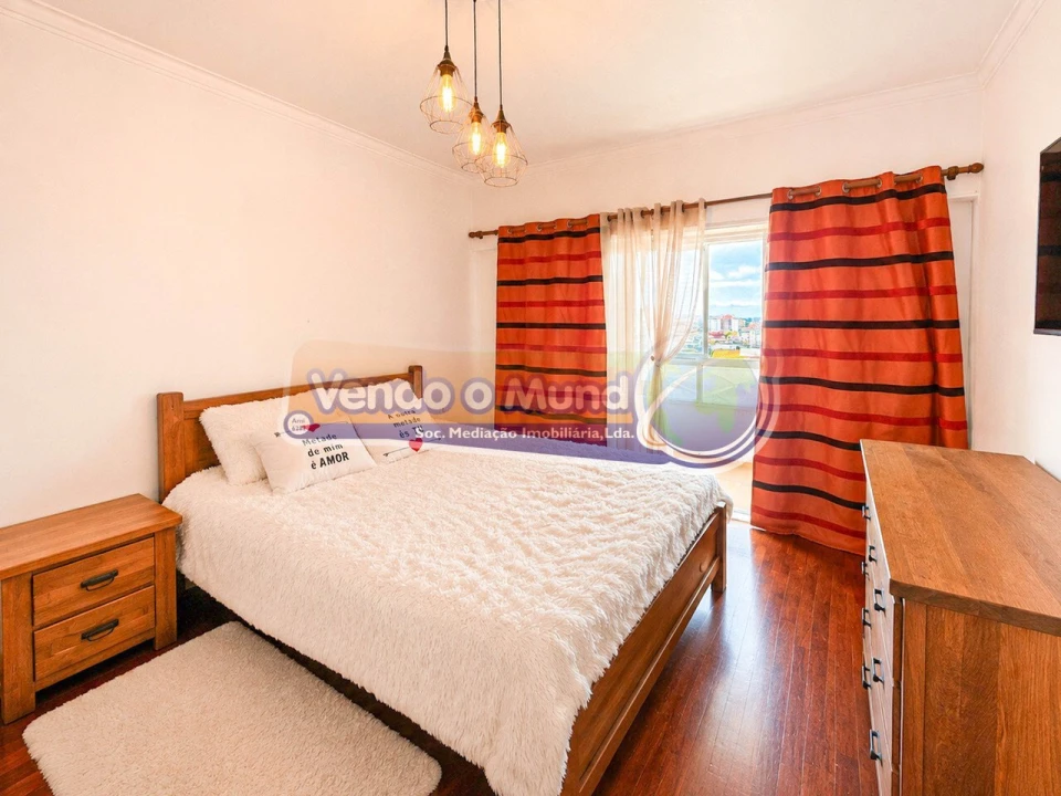 Apartamento T4 para Venda em Algueirão-Mem Martins Foto 19