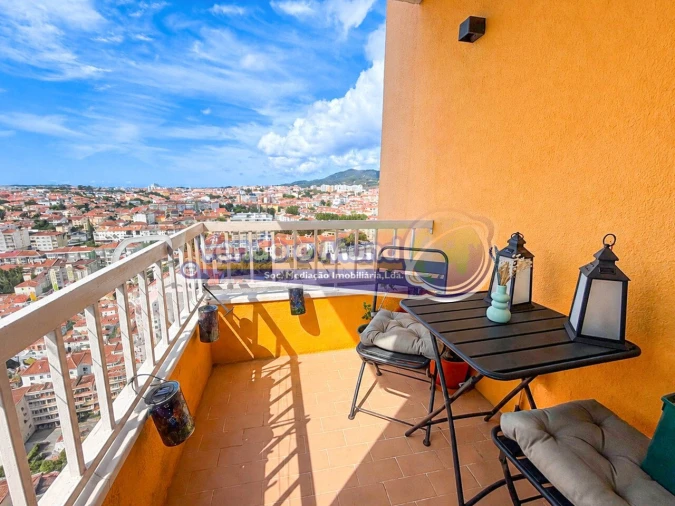 Apartamento T4 para Venda em Algueirão-Mem Martins Foto 14