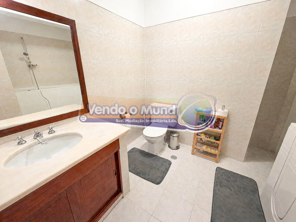 Apartamento T4 para Venda em Algueirão-Mem Martins Foto 17