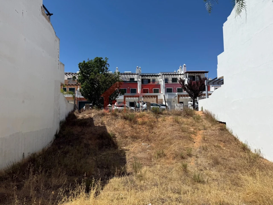 Terreno para Venda em Quelfes Foto 1