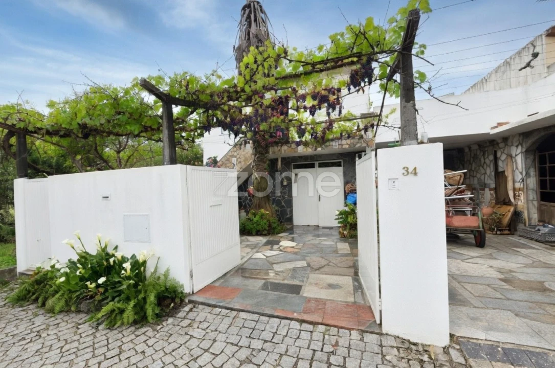 Moradia T5 para Venda em Sarzedo Foto 1