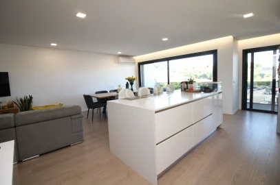 Apartamento T2 para Arrendamento em Nogueiró e Tenões