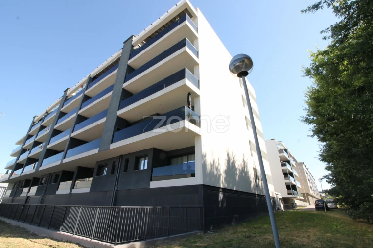 Apartamento T2 para Arrendamento em Nogueiró e Tenões Foto 2