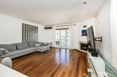 Apartamento T2 para Arrendamento em Carcavelos e Parede