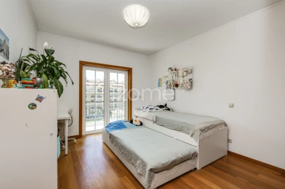 Apartamento T2 para Arrendamento em Carcavelos e Parede