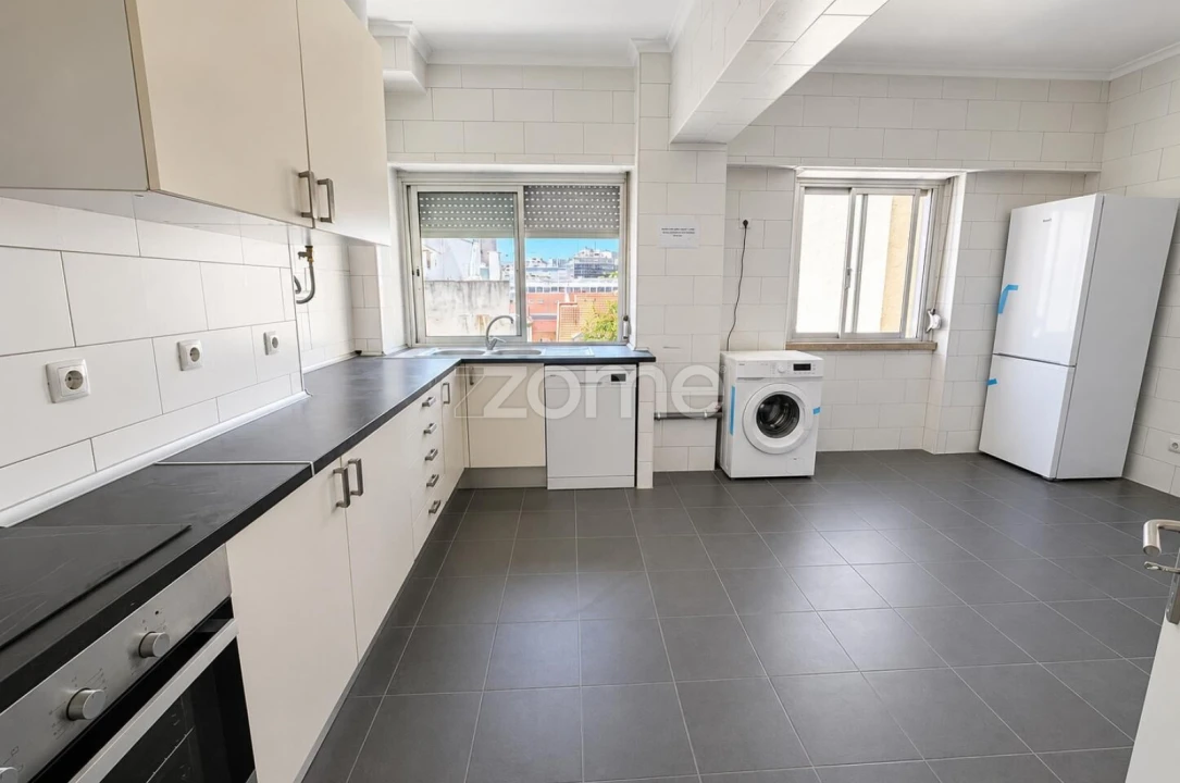 Apartamento T3 para Arrendamento em Santo António Foto 7