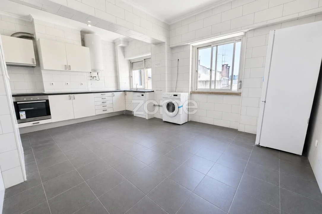 Apartamento T3 para Arrendamento em Santo António Foto 8