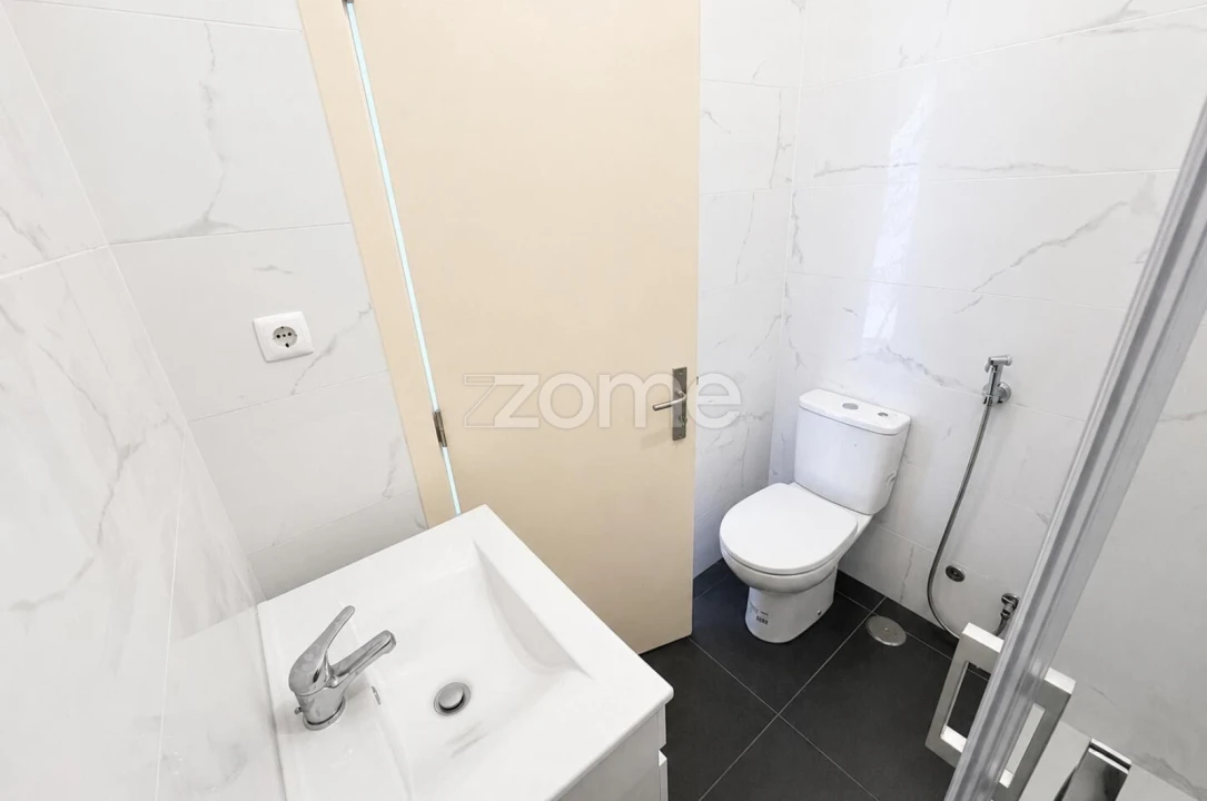 Apartamento T3 para Arrendamento em Santo António Foto 15