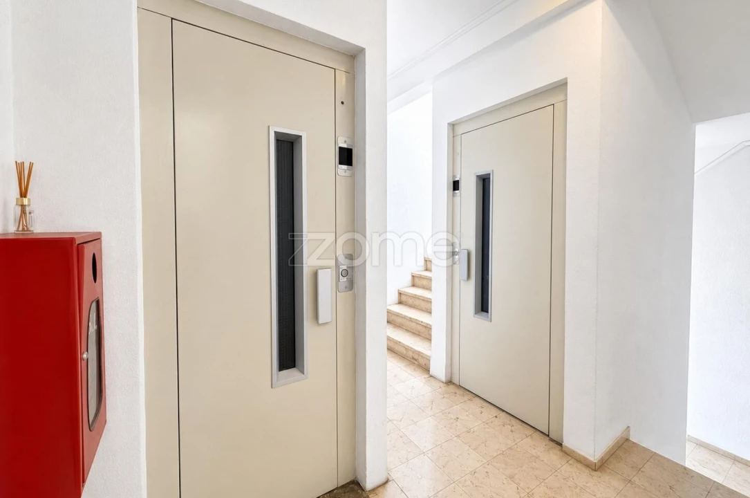 Apartamento T3 para Arrendamento em Santo António Foto 17