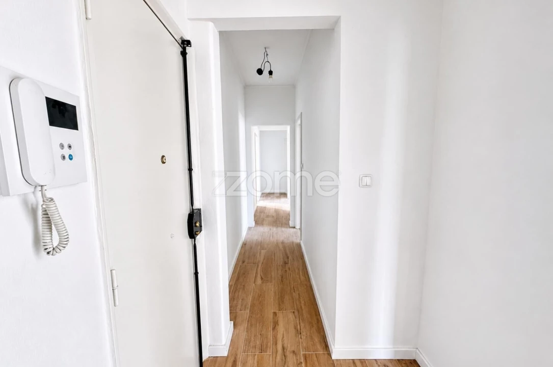 Apartamento T3 para Arrendamento em Santo António Foto 11