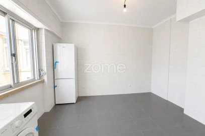 Apartamento T3 para Arrendamento em Santo António